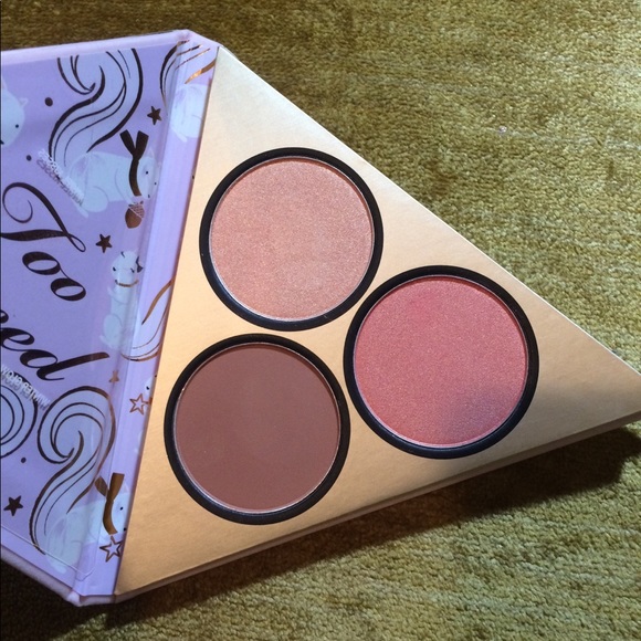 Too Faced blush palette - Picture 1 of 2